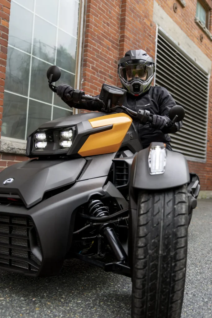 Can-Am Ryker Orange Crush – Lifestyle-Aufnahme – Modelljahr 2027