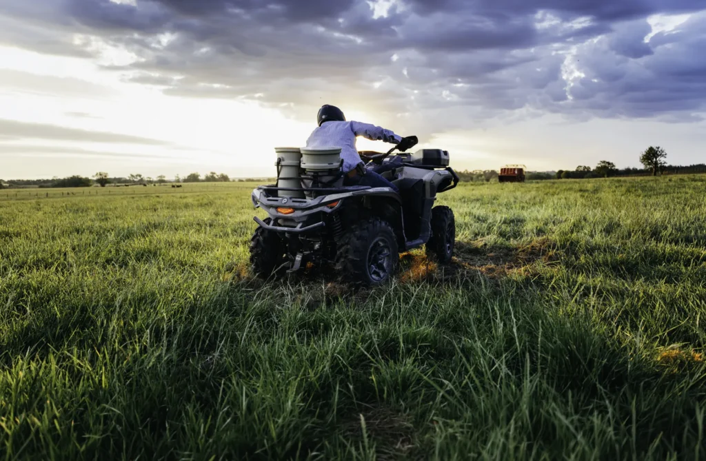Can-Am Outlander PRO XU Sandstone – in Aktion – Modelljahr 2027