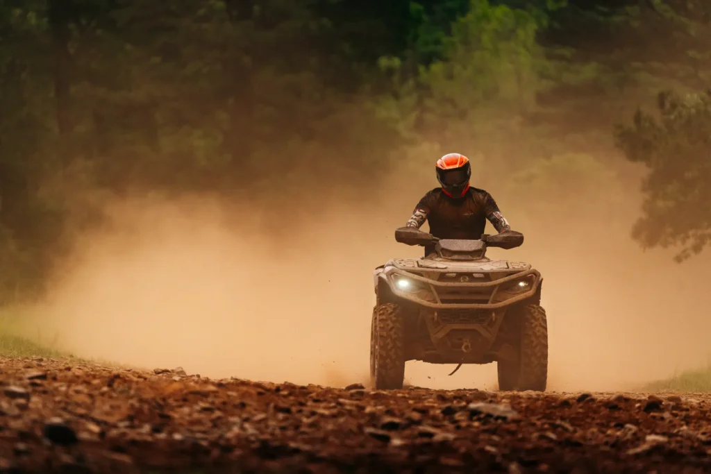 Can-Am Outlander XT 1000 Fiery Red Metallic – Lifestyle-Aufnahme