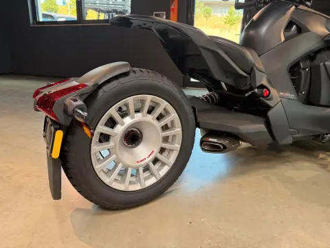 Ryker 900 ACE Rally 2026 Akrapovic Garantie – Bild 11